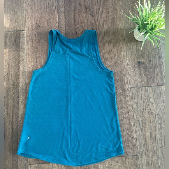 OldNavy Activewear TankTop!🩵💙💚 - Picture 2 of 3